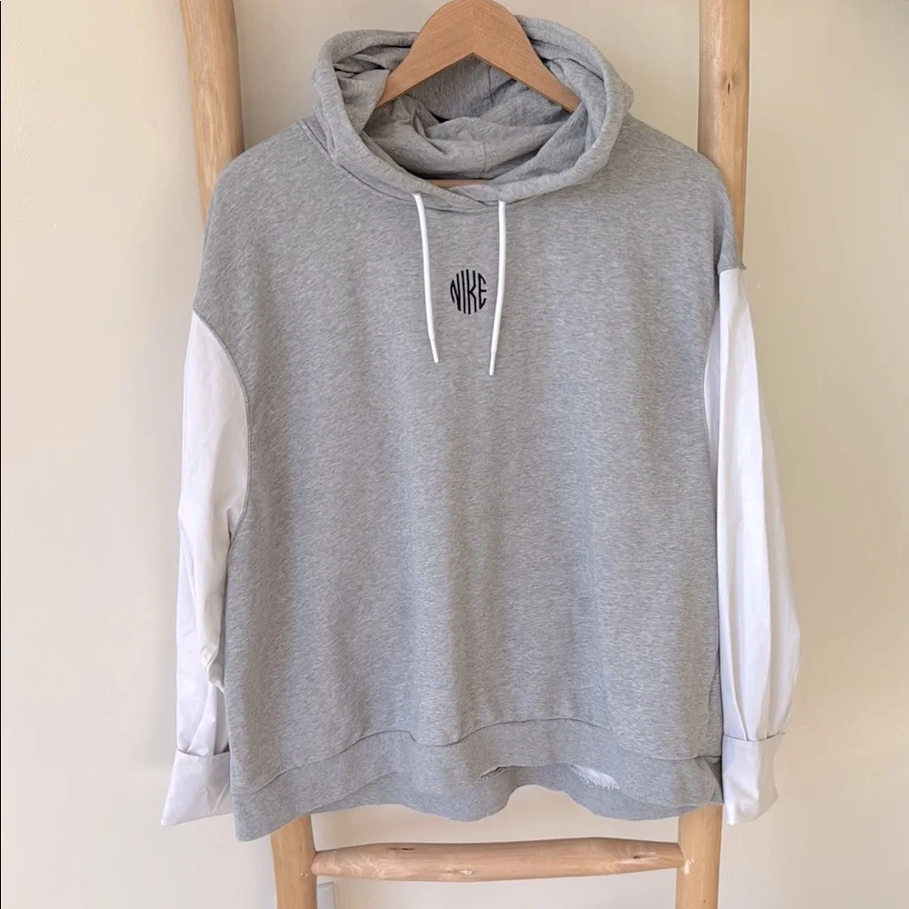 Nike Women's Sportswear Icon Clash Monogram Hoodie in Gray/White Size 1X